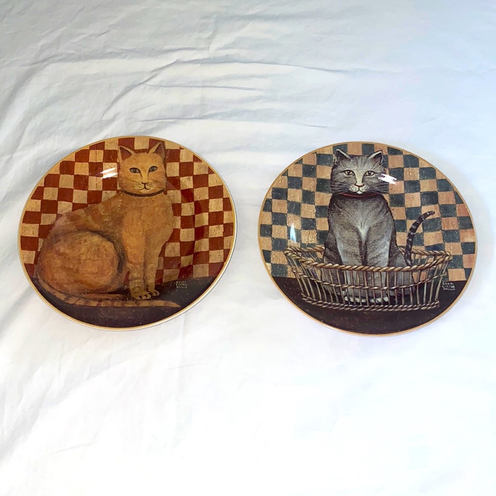 Set of two cat plates